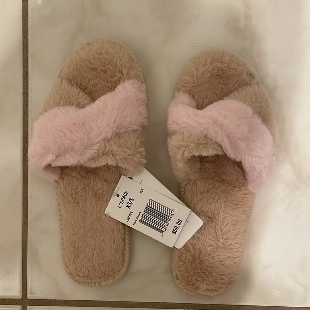 NWT Womens L space cloud slippers, and pink size XS / S​​​​​​​
